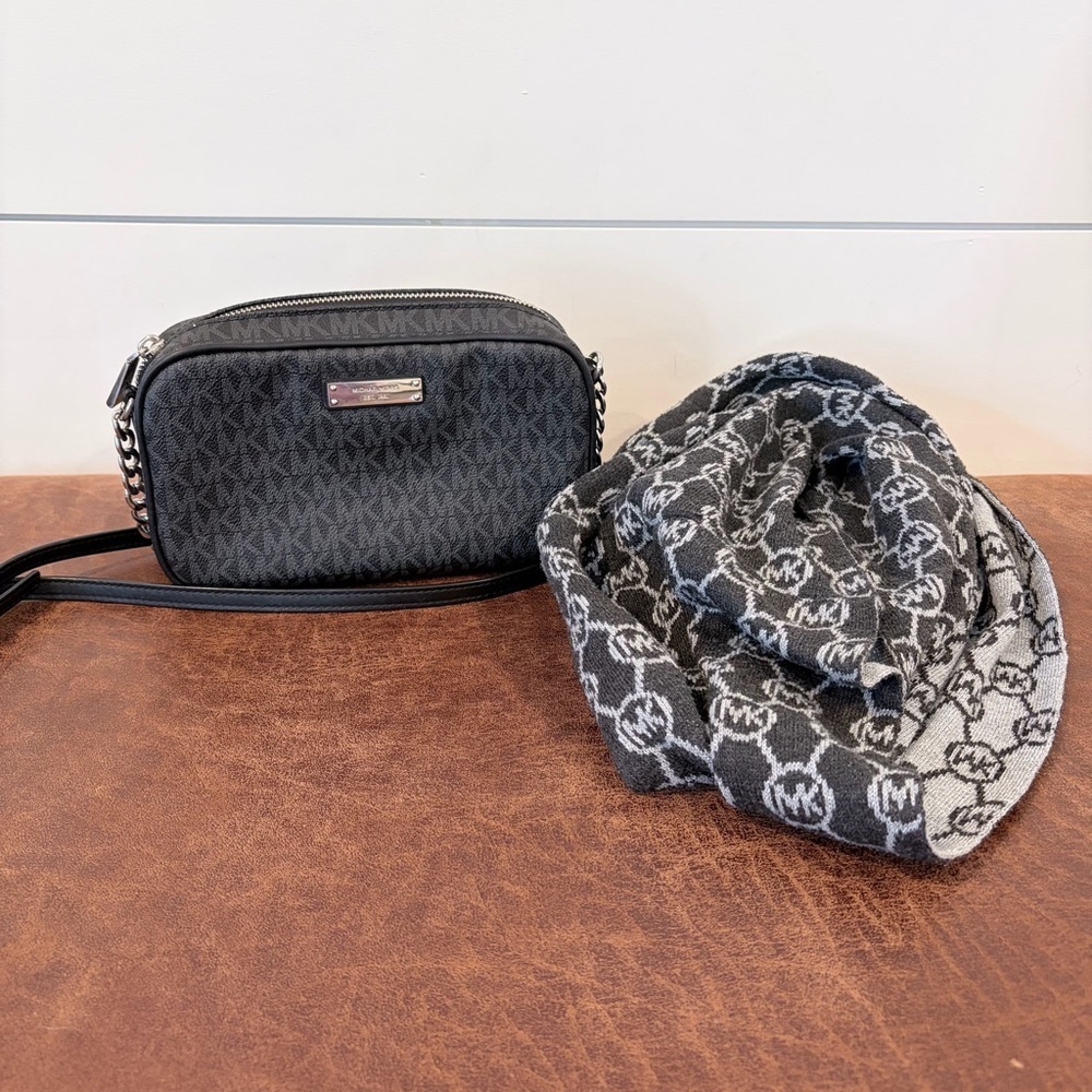 Michael Kors Charcoal Logo Classic Crossbody Bag with Chic Infinity Scarf - Picture 14 of 14